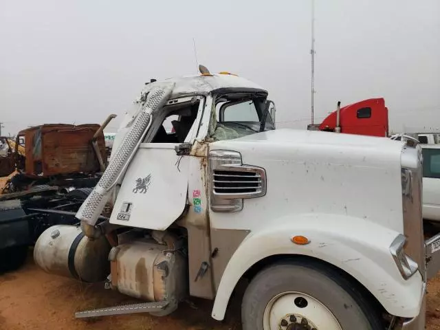 2020 Freightliner 122SD