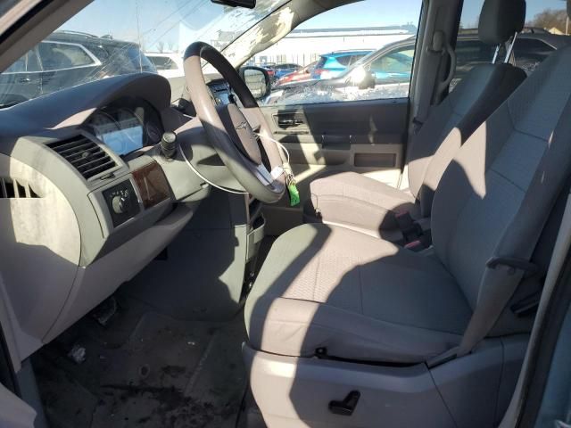 2010 Chrysler Town & Country LX