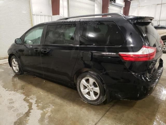 2017 Toyota Sienna LE