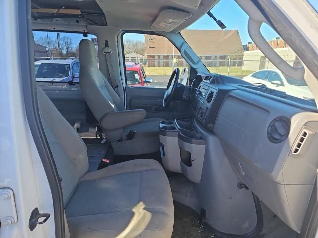 2013 Ford Econoline E350 Super Duty Wagon