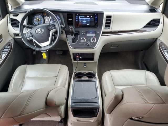 2017 Toyota Sienna XLE