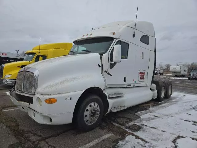 2005 Kenworth Construction T2000