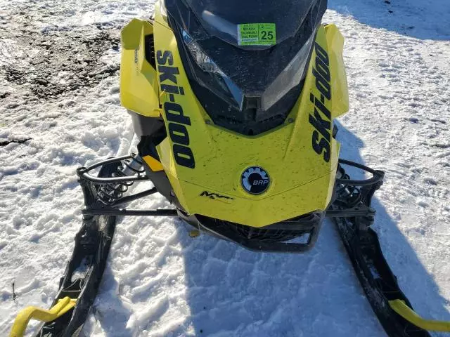 2020 Skidoo 2020 Skidoo Snowbmobil