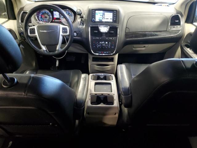 2014 Chrysler Town & Country Touring L