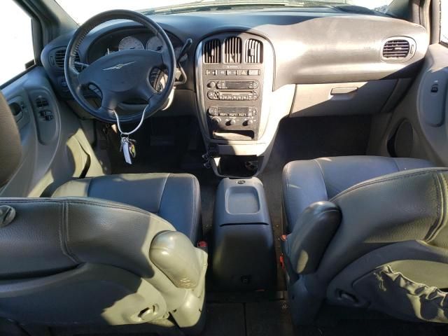 2005 Chrysler Town & Country Touring