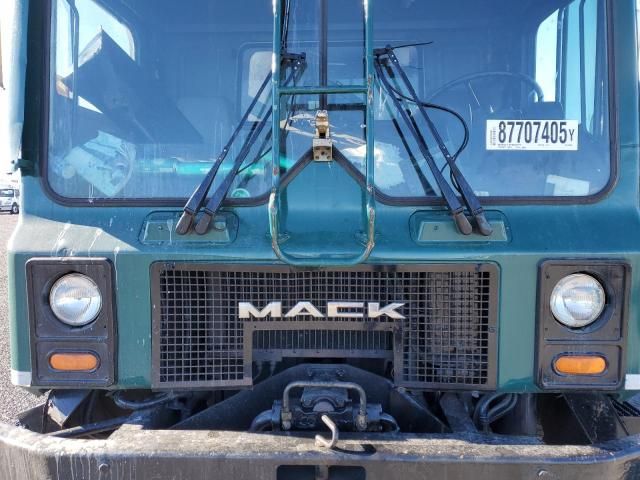 2004 Mack 600 MR600