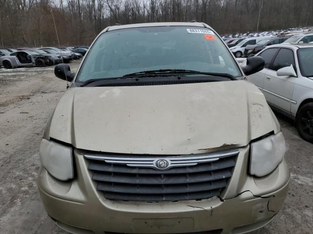 2005 Chrysler Town & Country LX