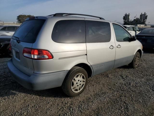 2003 Toyota Sienna CE