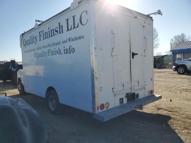 2013 Ford Econoline E450 Super Duty Cutaway Van