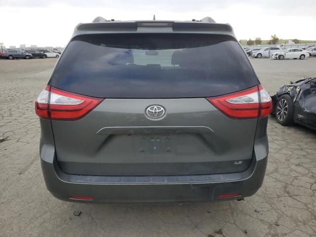 2018 Toyota Sienna LE