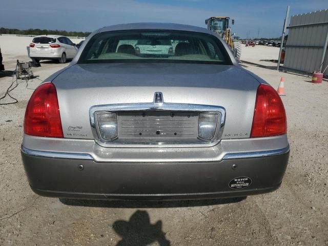 2003 Lincoln Town Car Signature