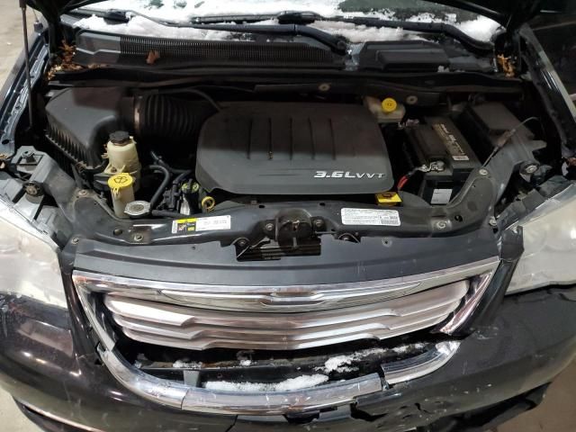 2013 Chrysler Town & Country Touring