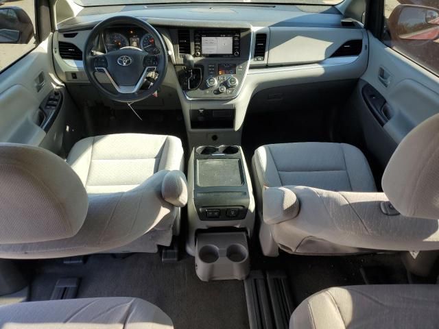 2018 Toyota Sienna LE