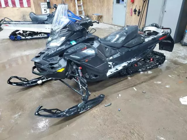 2023 Skidoo 2023 Skidoo Renegade