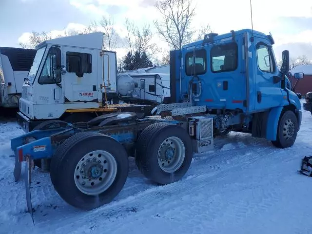 2015 Freightliner Cascadia 113