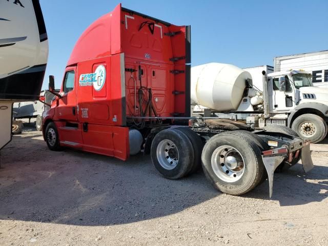 2018 Freightliner Cascadia 126