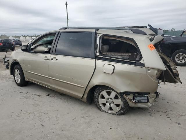 2004 Toyota Sienna CE