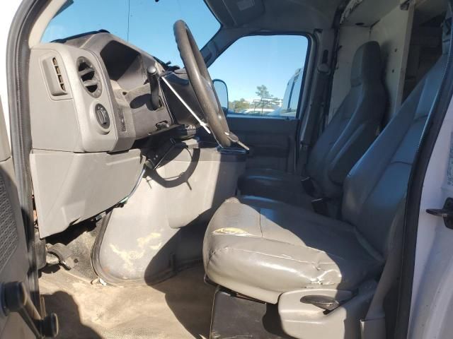 2010 Ford Econoline E450 Super Duty Cutaway Van