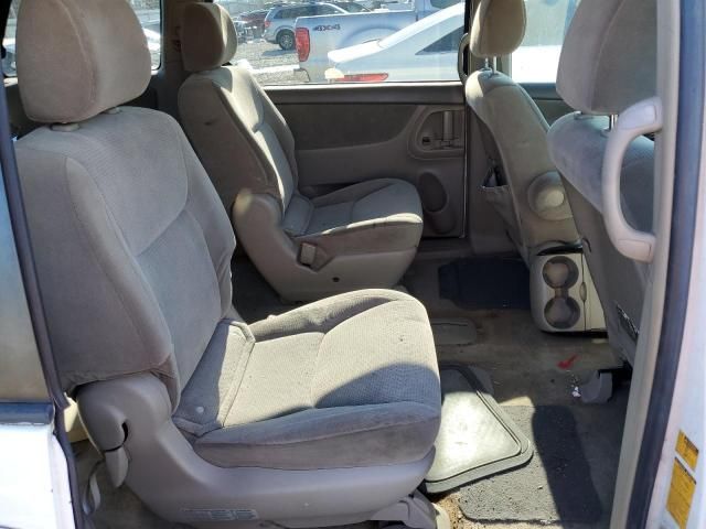 2005 Toyota Sienna CE