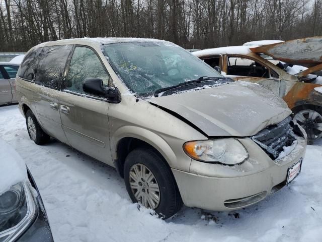 2006 Chrysler Town & Country LX