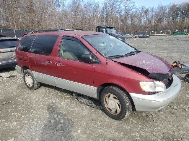 2000 Toyota Sienna LE