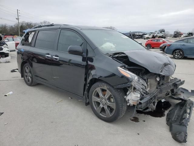 2020 Toyota Sienna SE