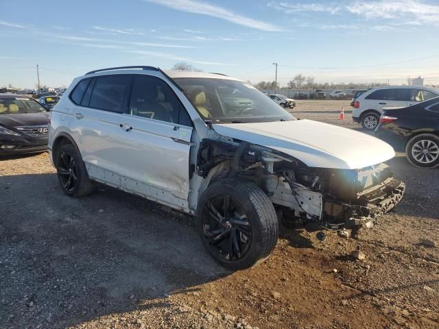 2023 Volkswagen Tiguan SE R-LINE Black