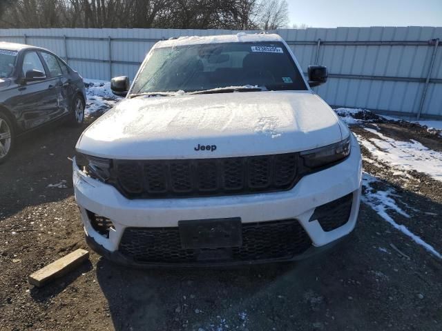 2022 Jeep Grand Cherokee Laredo