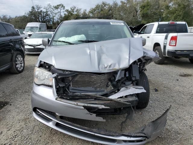 2016 Chrysler Town & Country Touring