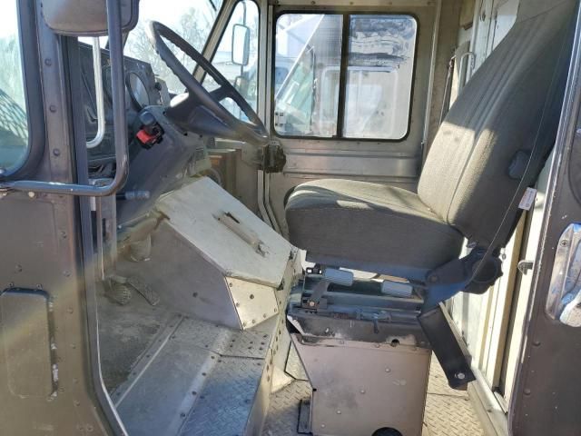 2009 Freightliner Chassis M Line WALK-IN Van