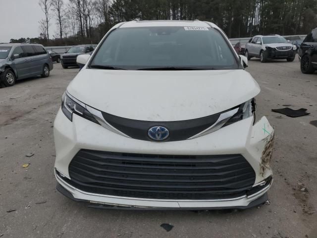 2021 Toyota Sienna XLE