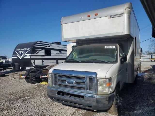 2014 Ford Econoline E350 Super Duty Cutaway Van