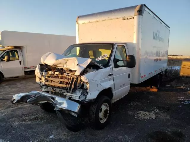 2018 Ford Econoline E450 Super Duty Cutaway Van