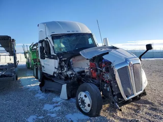 2025 Kenworth Construction T680