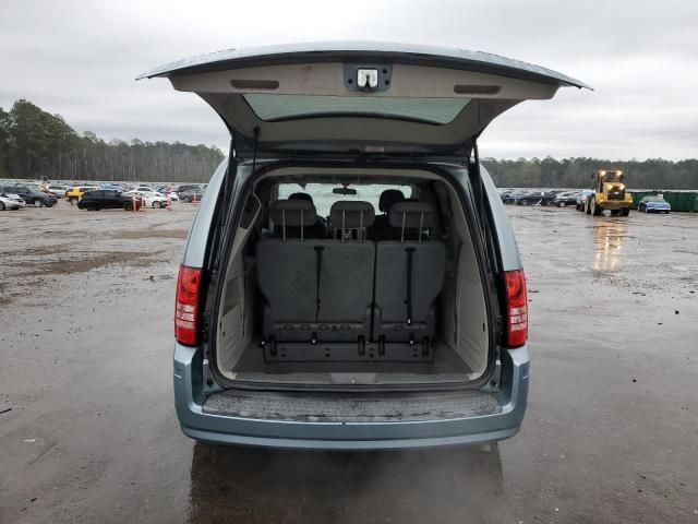 2010 Chrysler Town & Country LX