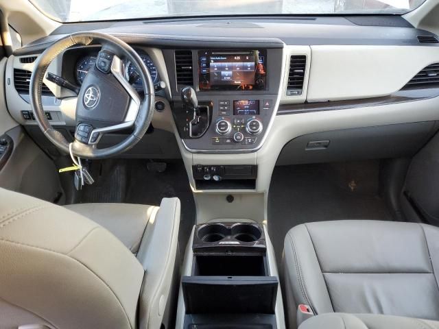 2017 Toyota Sienna XLE