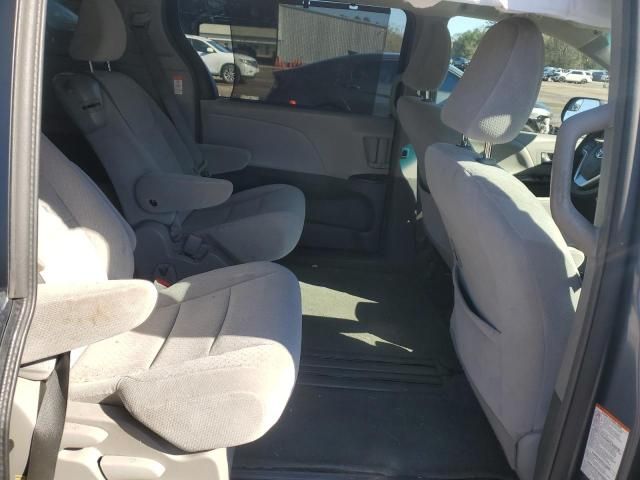 2016 Toyota Sienna LE