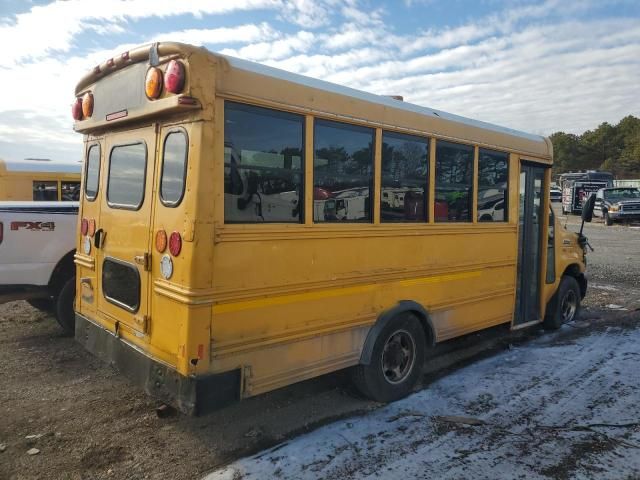 2009 Ford Econoline E350 Super Duty Cutaway Van