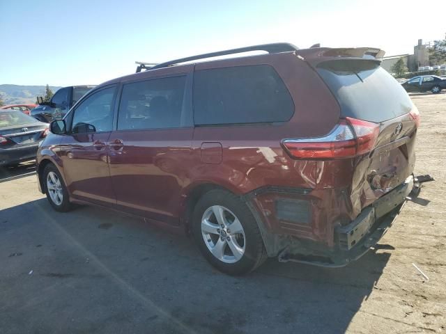 2018 Toyota Sienna LE