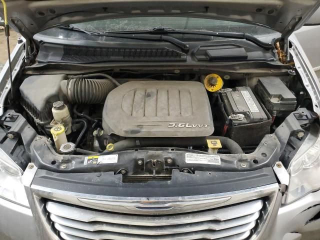 2016 Chrysler Town & Country Touring L