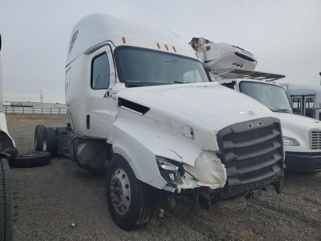 2020 Freightliner Cascadia 126