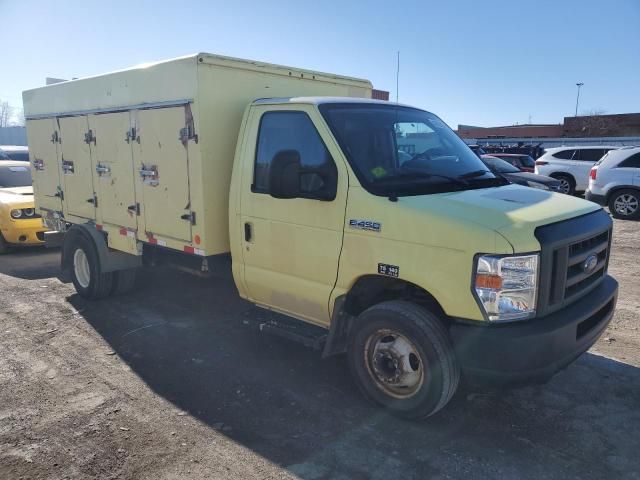 2017 Ford Econoline E450 Super Duty Cutaway Van