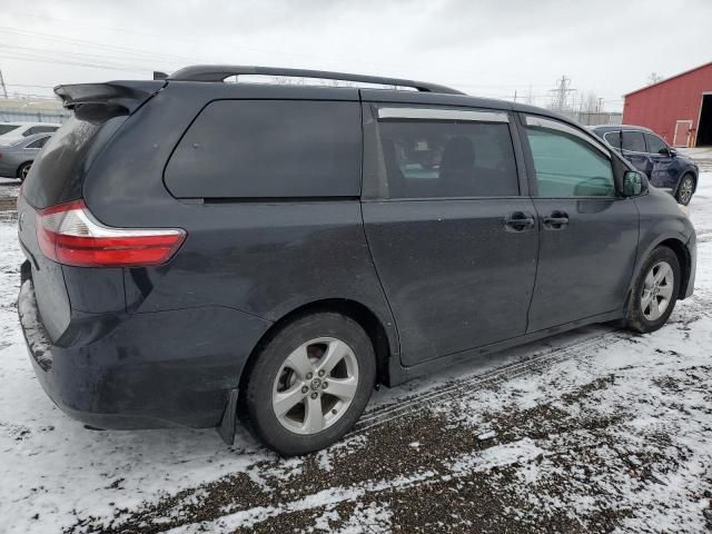 2018 Toyota Sienna LE