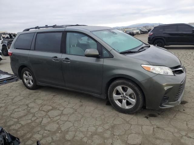 2018 Toyota Sienna LE