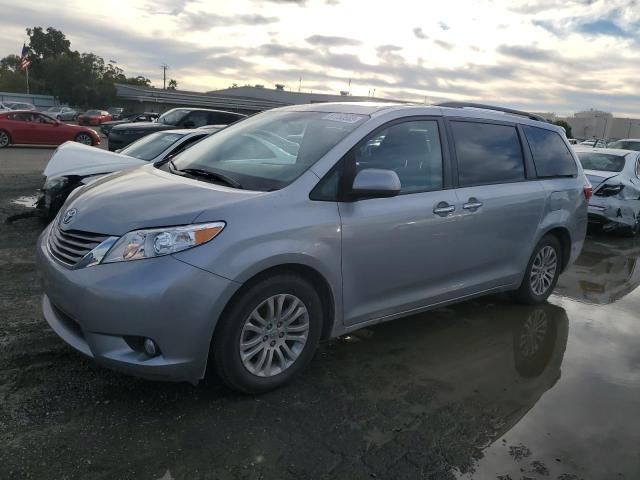 2017 Toyota Sienna XLE