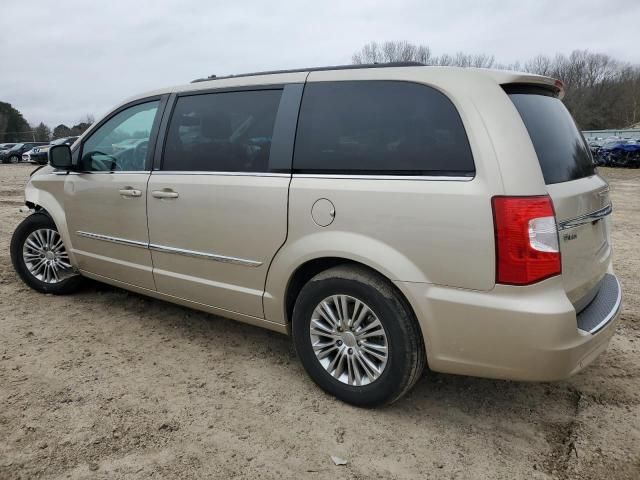 2013 Chrysler Town & Country Touring L