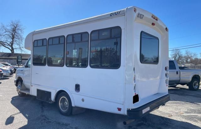 2012 Ford Econoline E350 Super Duty Cutaway Van