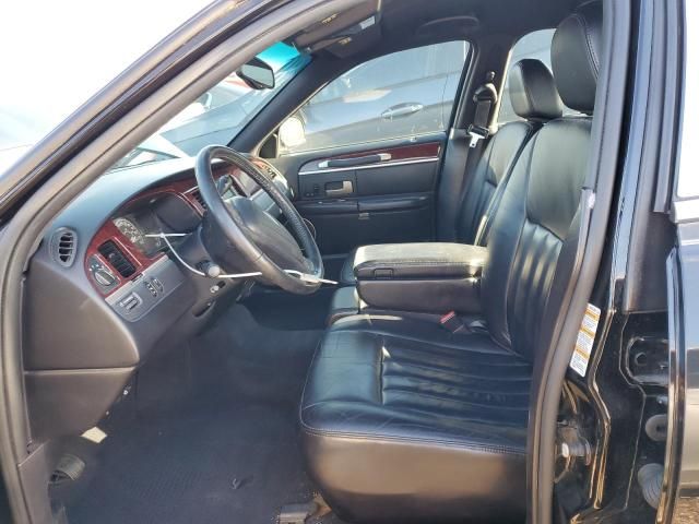 2004 Lincoln Town Car Executive