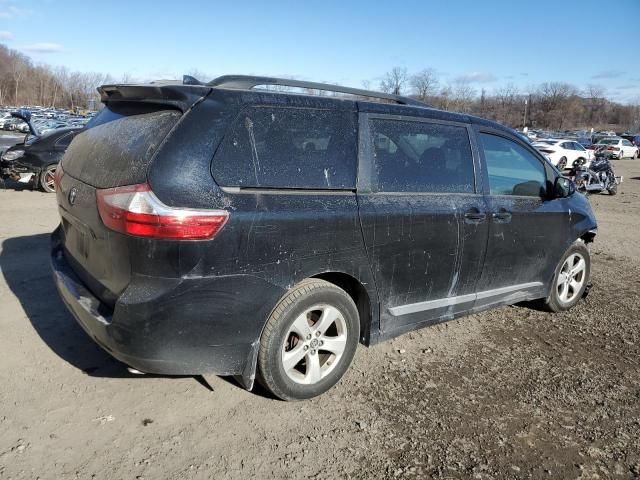 2019 Toyota Sienna LE