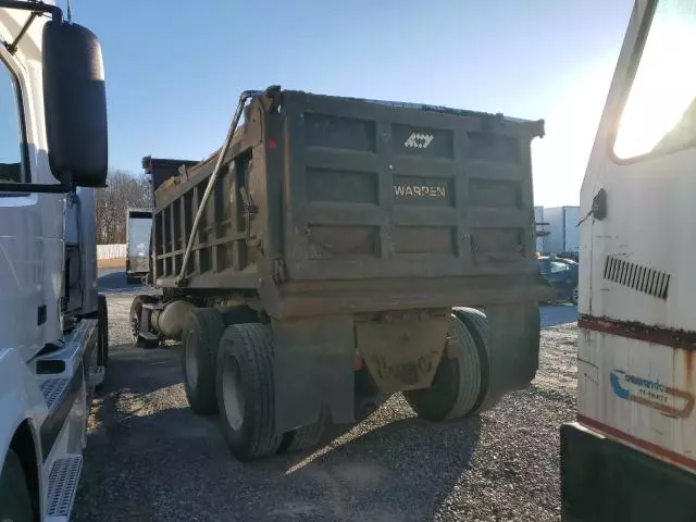 2006 Sterling L 9500